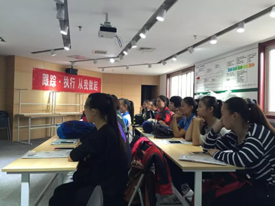 開展教學(xué)實(shí)習(xí) 深入校企合作