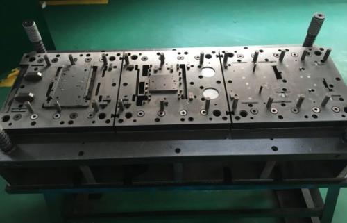 天津職業(yè)技術(shù)學(xué)院模具設(shè)計(jì)與制造學(xué)什么？