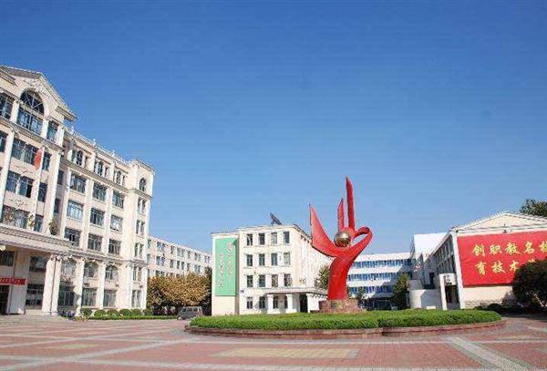 青島中魯中等專業(yè)學(xué)校校址在哪兒？如何報(bào)名？