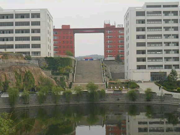 為什么選擇青島恒星科技學(xué)院？