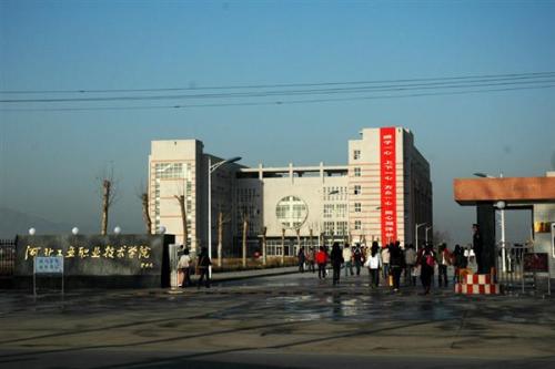 專業(yè)技術(shù)與薪資福利可以兼得，就在河北現(xiàn)代冶金工業(yè)學(xué)校！