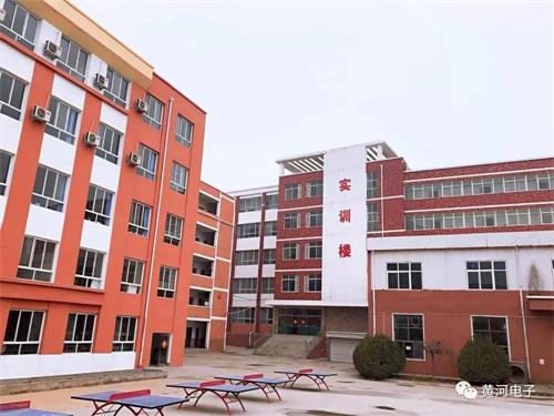 洛陽哪所學(xué)校適合學(xué)習(xí)美容美發(fā)？