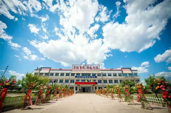 秦皇島東方航空服務專業(yè)學校2017學費多少？貴嗎？